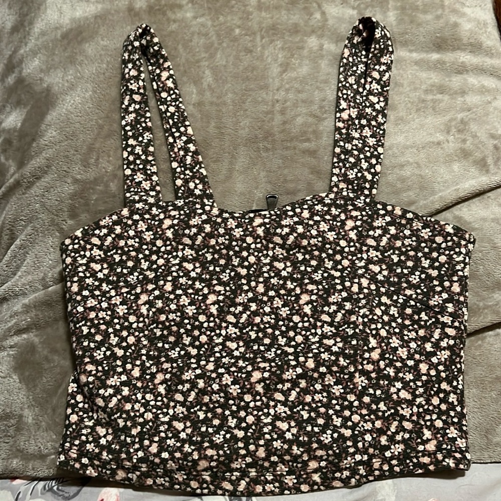 Short Sleeve with Flowers Zipper Back Top Size S
